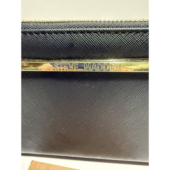 Steve Madden BZIPPY Wallet Black Gold Zip All Around Wristlet New with Tag - Picture 2 of 8